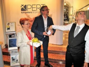 Wir schreiten zur Verlosung - die Ziehung erfolgte noch am selben Tag um 14:45 durch ein „Glücksengerl“ des Catering Teams - herzlichen Dank an dieser Stelle für die freundliche Unterstützung!